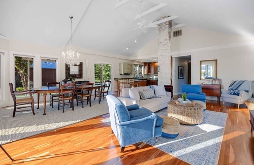 Hillsmere House | Serene Sunsets at Historic Waterfront Home