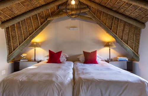 Noordhoek Apartment | Serene, Thatched Apartment in Noordhoek, Cape Town