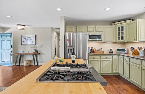 Geyserville House | Serene Vineyard Escape with Stunning Valley Views