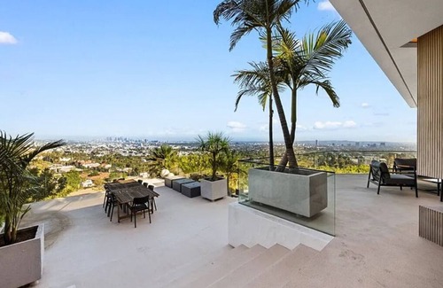 West Hollywood Villa | Serene Vista Villa In Beverly