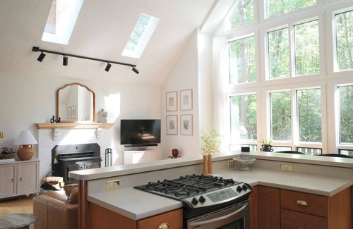 Walkerton House | Serene Woodland Wellness Retreat with Sauna, Cold Plunge & Hot Tub