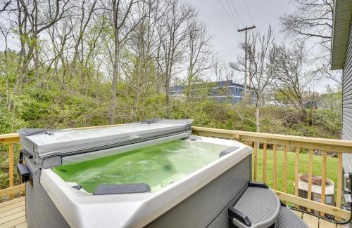 Zanesville Apartment | Serene Zanesville Getaway Hot Tub, 2 Decks!