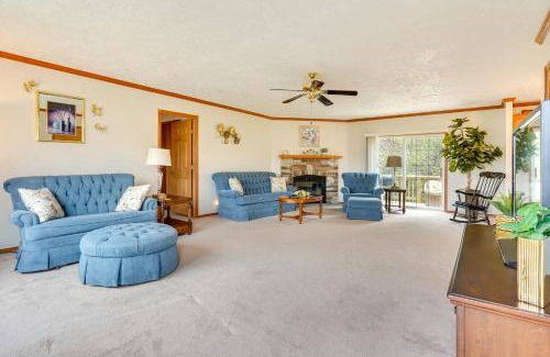 Zanesville Apartment | Serene Zanesville Getaway Hot Tub, 2 Decks!