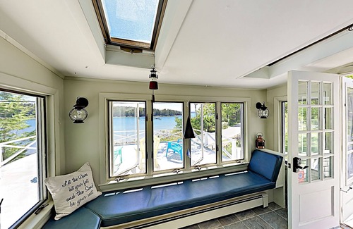 Sorrento House | Serenity A Deck w Great View, 14 mins to Quiet Side Acadia