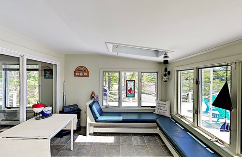 Sorrento House | Serenity A Deck w Great View, 14 mins to Quiet Side Acadia