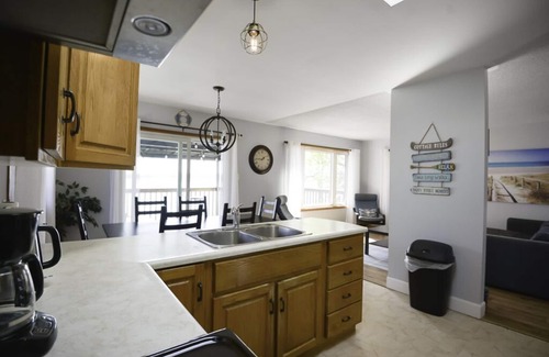 Isaacs Glen Cottage | Serenity by the Lake: Lake Waterfront Cottage