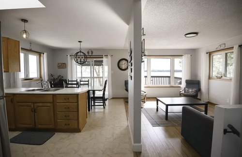 Isaacs Glen Cottage | Serenity by the Lake: Lake Waterfront Cottage
