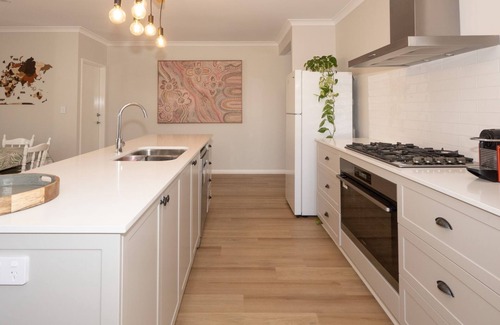 Busselton House | Serenity by the Sea - centrally located new build home
