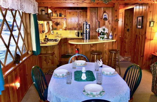 Fern Valley Cabin | Serenity Cabin 2 Bedroom Secluded Close to Trails!