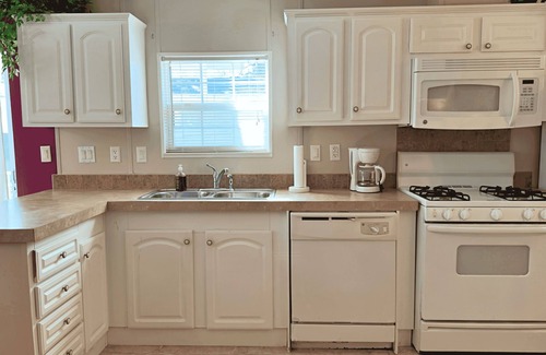 Seffner Community Alliance House | Serenity Cabin – Your Cozy Retreat Near Tampa