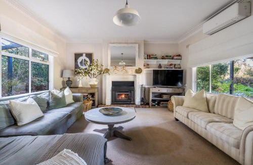 Red Hill South House | Serenity in Red Hill - Winery Bliss & Coastal Beauty