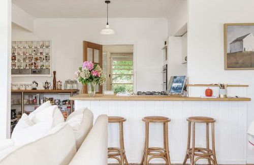 Red Hill South House | Serenity in Red Hill - Winery Bliss & Coastal Beauty