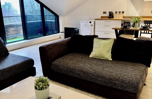 Shadwell Apartment | Serenity in the City - Cosy Apartment with WiFi