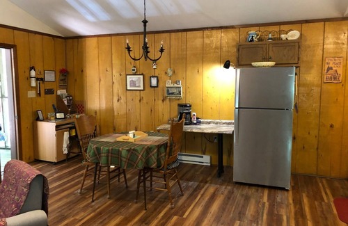 Luray Cabin | ~ Serenity in the Woods ~n Shenadoah Mountainside + River & Caverns nearby!