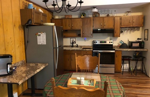Luray Cabin | ~ Serenity in the Woods ~n Shenadoah Mountainside + River & Caverns nearby!