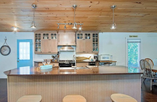 Bluewater Cottage | Serenity Now! *Gas Stove, Outdoor Firepit*