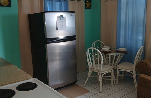 Cotton Tree Bay Apartment | Serenity On The Bay1 - One Bed Apt Close to Supermarkets, Shops and Restaurants!