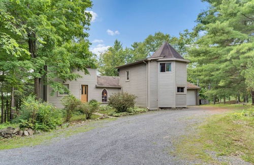 Frontenac House | Serenity on Lake - Waterfront Lake House on Loughborough Lake