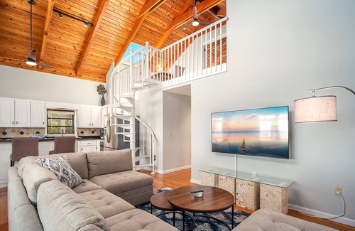Doctor's Arm House | Serenity on San Remo | New dock & custom pool on Big Pine Key