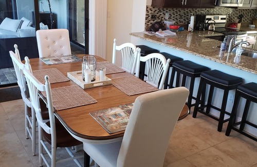 Trafalgar House | serenity on surfside