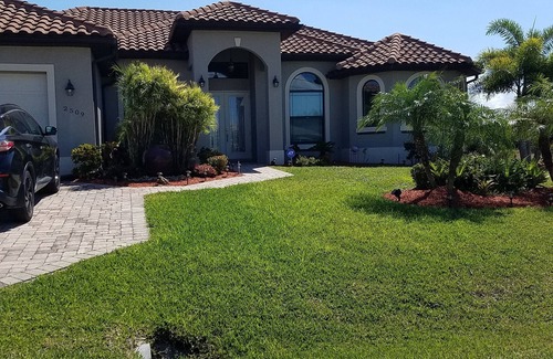 Trafalgar House | serenity on surfside