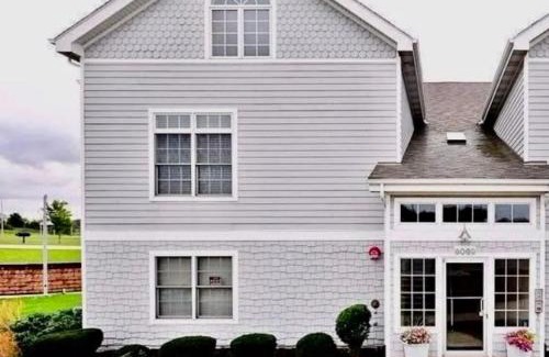 Portage House | Serenity on the Shores