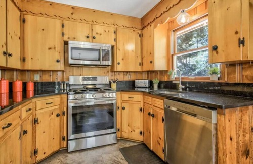 Cascade-Chipita Park House | Serenity Pines Hideaway w/HotTub