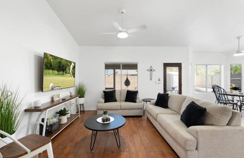 La Buena Vida House | Serenity Retreat | West Cavalier | Glendale Oasis