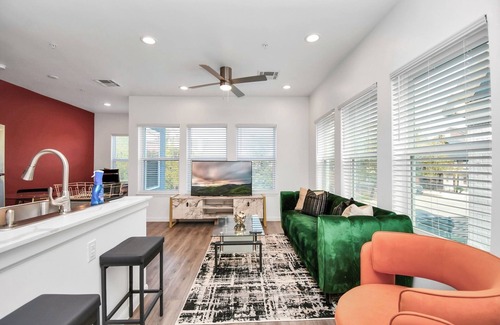 South Central Houston Apartment | Serenity Studios: Near Medical Center & Museum District