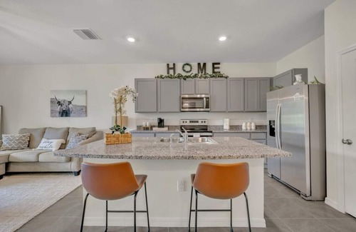 Plant City House | Serenity Townhouse|Pool, Gym, Hiking & Parks
