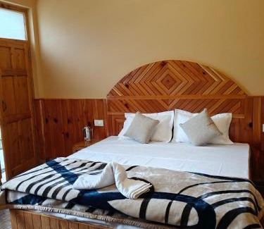 Ghiyagi House | Seri Pyramid View Home Stay Jibhi