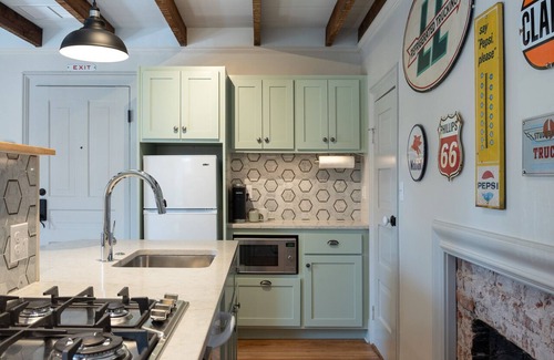 Belmont Apartment | Service Station Apartment | Great Extended Stay in Dtwn Belmont