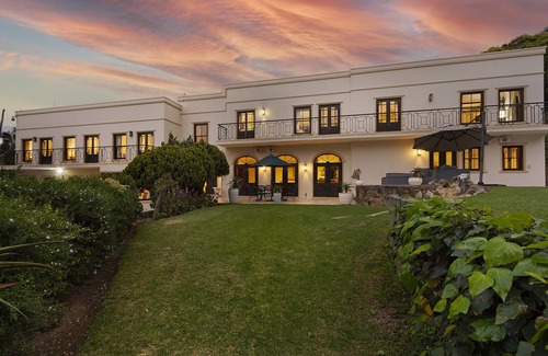 Constantia Villa | Serviced Exclusive Private Constantia Villa