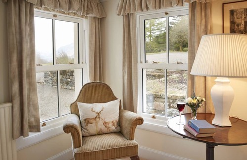 Taynuilt House | Set with breath-taking views of Loch Etive and Glencoe beyond. A track leads straight to the Loch