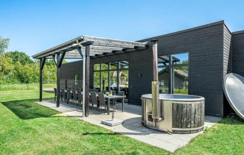 Fjellerup Strand House | Seven-Bedroom Holiday Home In Glesborg