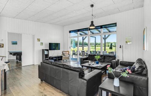 Fjellerup Strand House | Seven-Bedroom Holiday Home In Glesborg