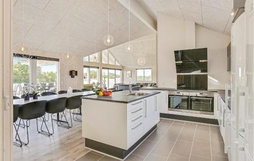 Spøttrup House | Seven-Bedroom Holiday Home In Spottrup