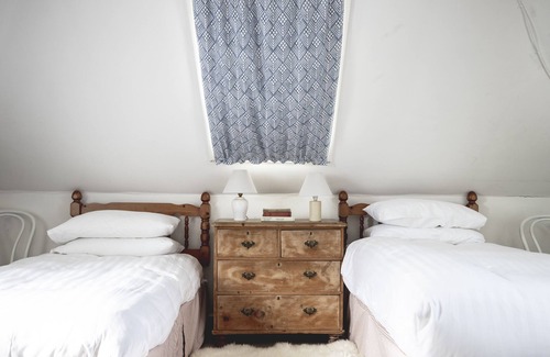 Pitlochry Apartment | Seven bedroom house overlooking rural Perthshire