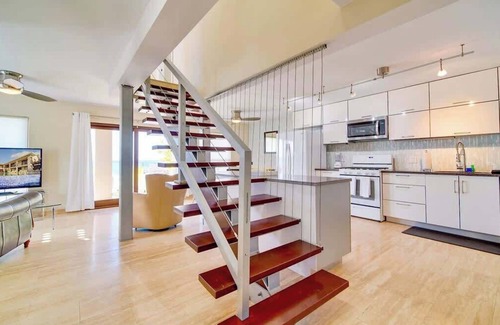 Northwest Point Condo | Seven Mile View #4 - 2 BR Oceanfront Condo & Pool