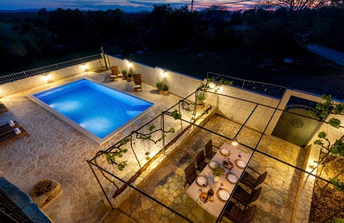 Gornje Planjane House | Seven Olives Guest House * with heated pool - Krka waterfalls - near Sibenik