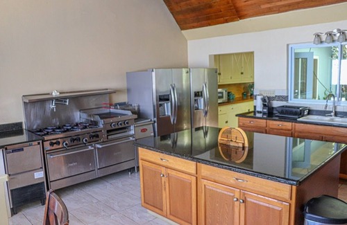 Runaway Bay Villa | Seven Palms Villa