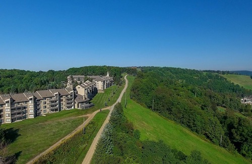 Champion Condo | Seven Springs Stoneridge 3 Bedroom Standard Condo, Mountain Views! by RedAwning - Save 10% on 3 Nights, 15% on 5 Nights!
