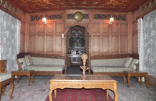 Sudarbal House | Shabrose Heritage Houseboats - Nigeen Lake