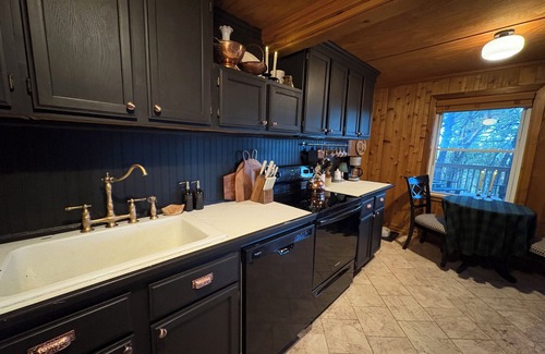 Pine Mountain Cabin | Shadow Chalet - Cozy A-frame near Callaway