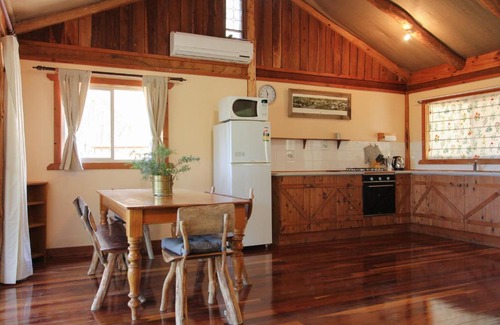 Grattai House | Shady Creek Eco Cabin, Mudgee, Peaceful Country Getaway