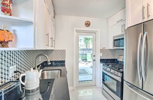 Croissant Park House | Shady & Eclectic Fort Lauderdale Dwelling w/Yard!