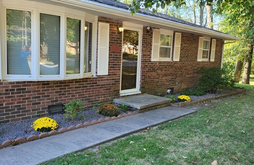 Olney House | Shady Shelter - Quiet Comfort, Family Friendly - close to everything!