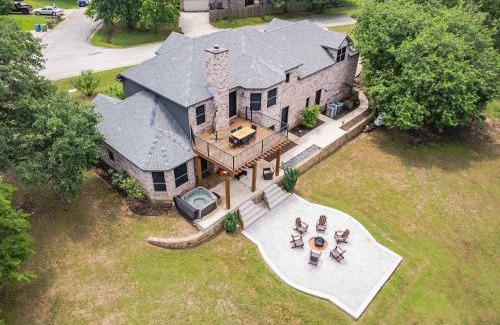 Shady Shores House | Shady Shores Lake House - Hot Tub Dog-Friendly