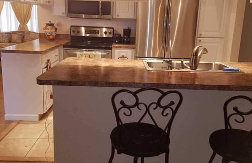 Venice Gardens House | Shady South Venice Getaway Summer Special Jun 1- Aug 31 20% off nightly