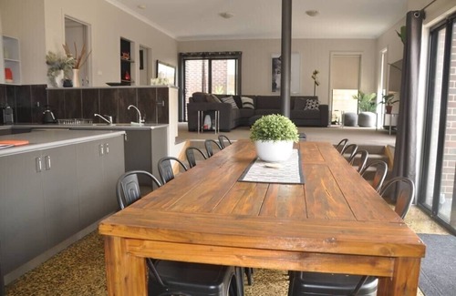 Canadian House | ShaiBeau - Specialising in Large families/groups